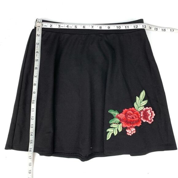 Black A-line Mini Skirt with Flower - Picture 4 of 8
